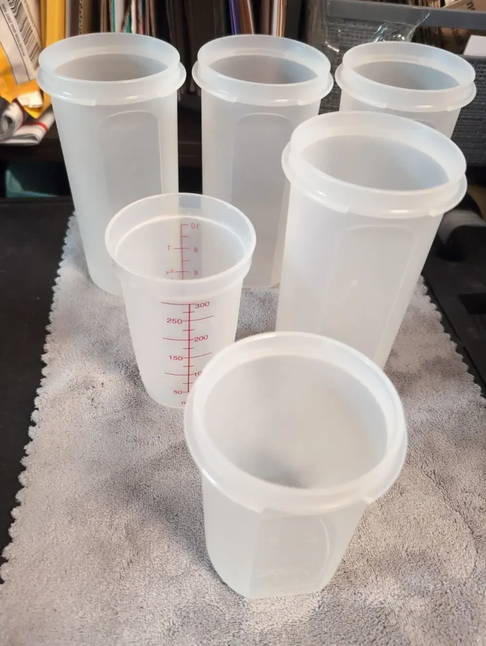 Lot 6 Cylinder Assorted Vintage Tupperware Tumblers 1606-1, 1641-20, 1900-3